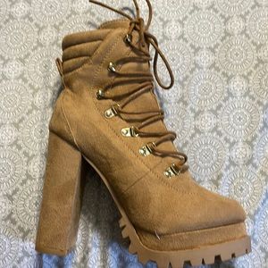 Wild Diva. 6.5. Tan. Healed ankle boots.